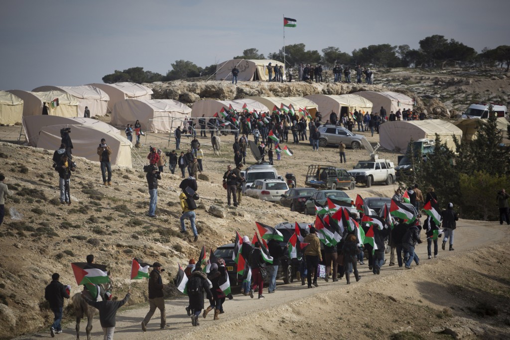 Arrivée au camp Bab al-Shams.